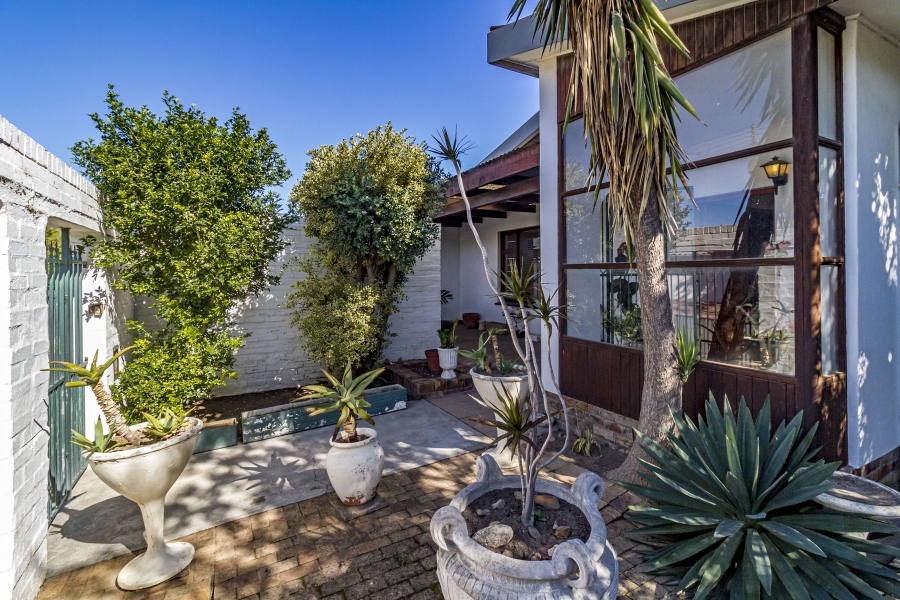 5 Bedroom Property for Sale in Lochnerhof Western Cape